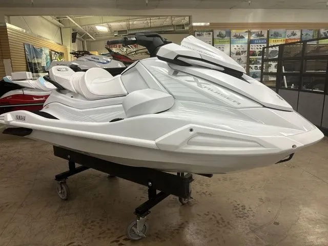 Slide: The Image of Yamaha VX Cruiser 2025 - 16