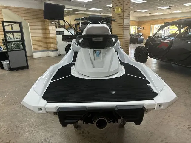 Slide: The Image of Yamaha VX Cruiser 2025 - 18