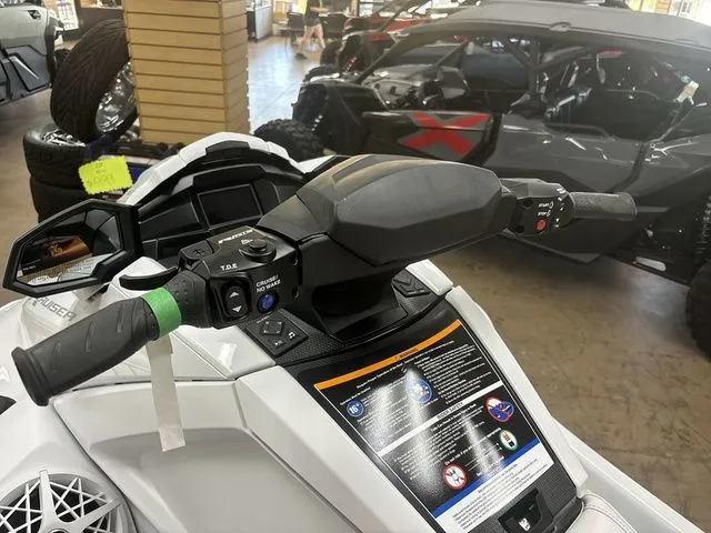 Slide: The Image of Yamaha VX Cruiser 2025 - 22