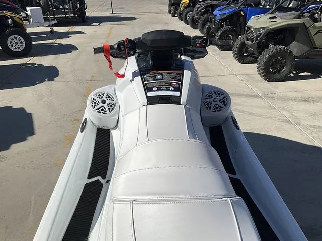 Slide: The Image of Yamaha VX Cruiser 2025 - 5