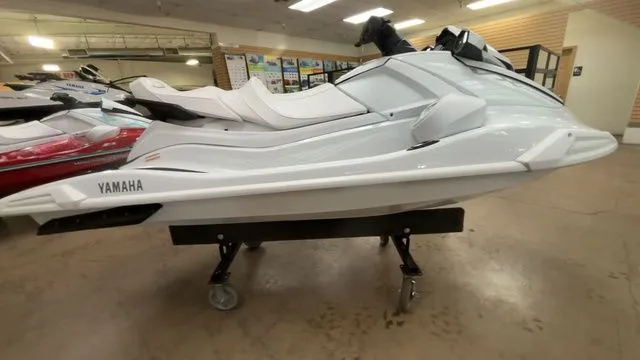 Slide: The Image of Yamaha VX Cruiser 2025 - 7
