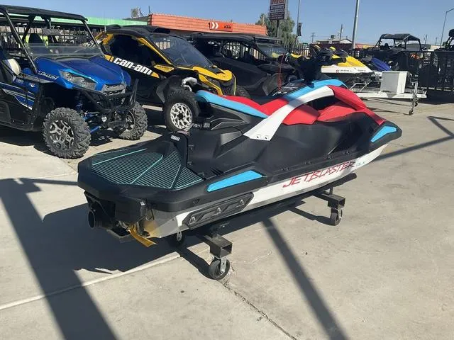 Slide: The Image of Yamaha JetBlaster DLX 2-Up 2025 - 3