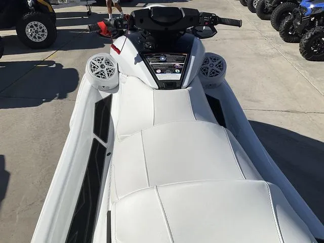 Slide: The Image of Yamaha FX Cruiser SVHO 2025 - 5