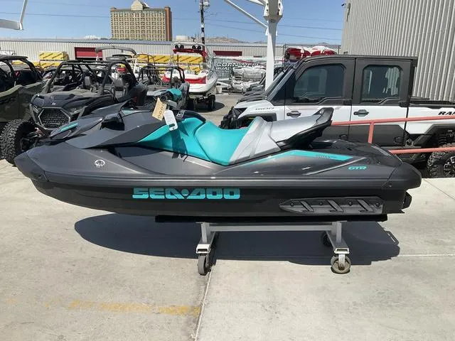 Slide: The Image of Sea-Doo GTR™ 230 IBR 2025 - 6
