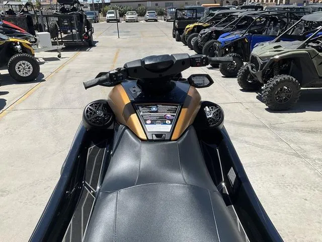 Slide: The Image of Yamaha FX Cruiser HO 2025 - 5