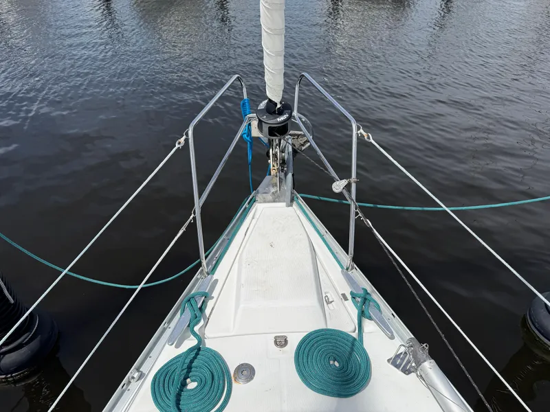 Slide: The Image of Bow of 2002 Beneteau Oceanis Clipper 393 sailboat with ropes and calm water. - 29