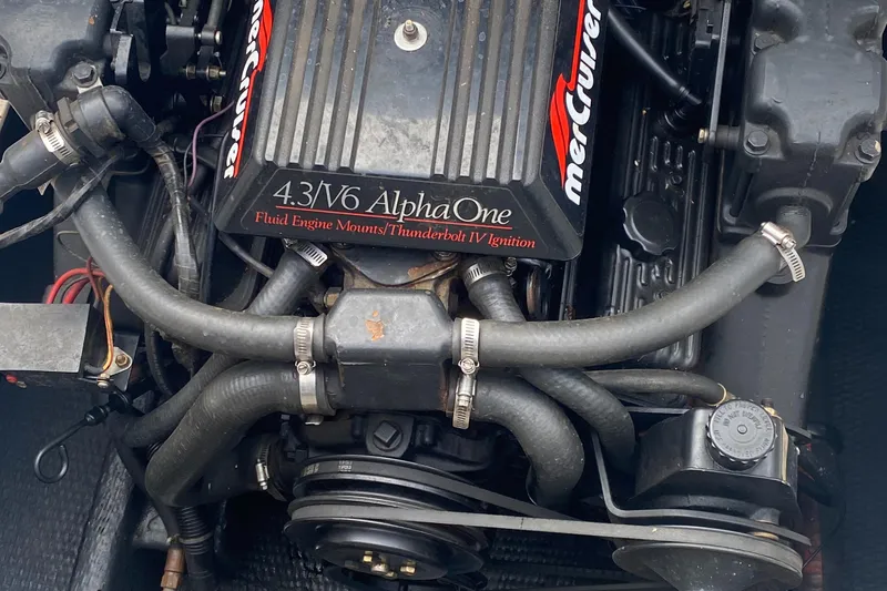 Slide: The Image of 1991 Penn Yan 215 Tempest engine, 4.3L V6 Alpha One, MerCruiser branding visible. - 14