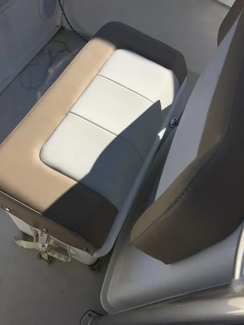 Slide: The Image of 2018 Parker 21SE Center Console boat seat with beige and white upholstery. - 6