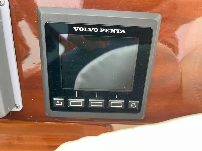 Slide: The Image of Volvo Penta display on 2007 Hinckley Talaria 29 R boat dashboard. - 34