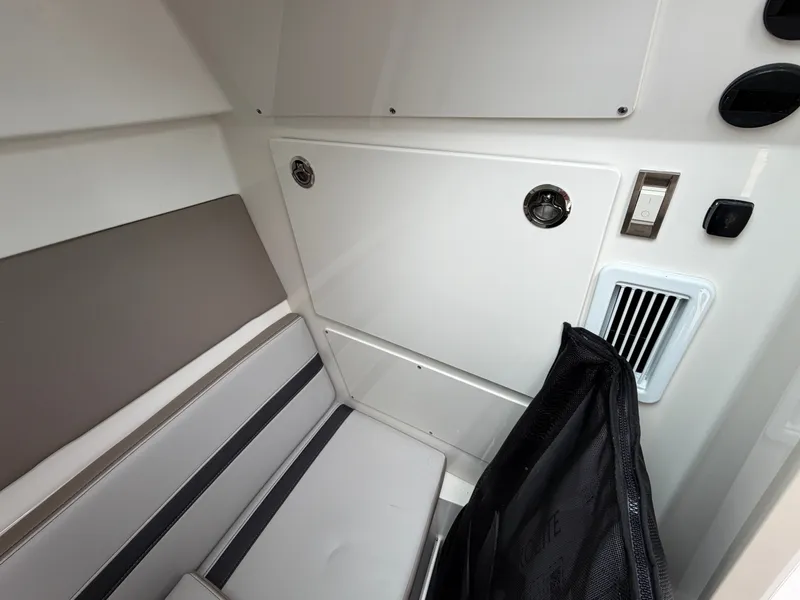 Slide: The Image of Boston Whaler 330 Vantage 2026 - 45