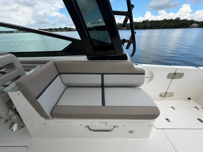Slide: The Image of Boston Whaler 330 Vantage 2026 - 23