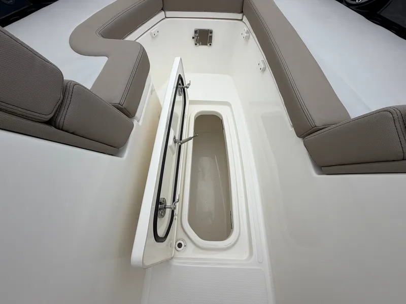Slide: The Image of Boston Whaler 330 Vantage 2026 - 52