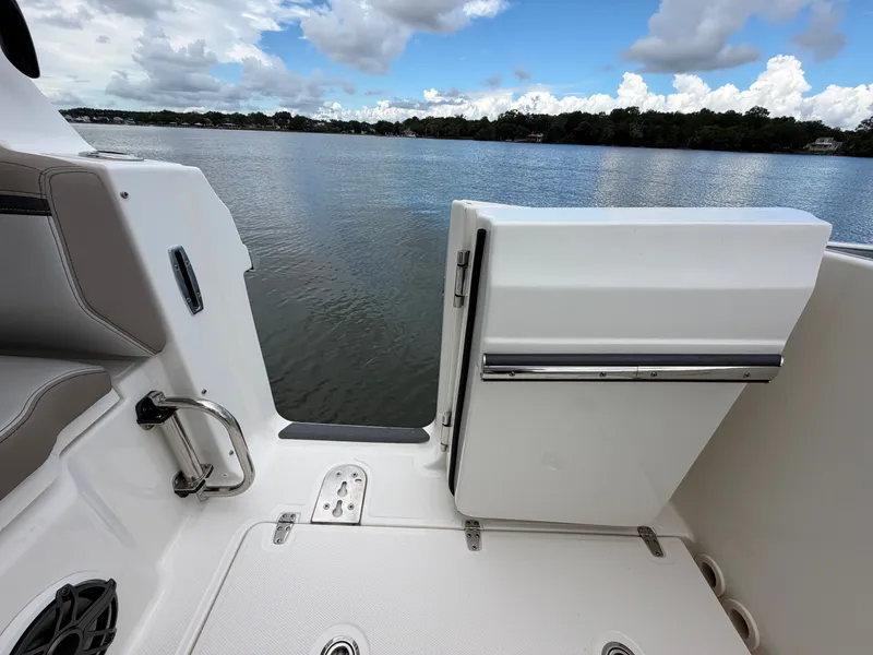 Slide: The Image of Boston Whaler 330 Vantage 2026 - 17