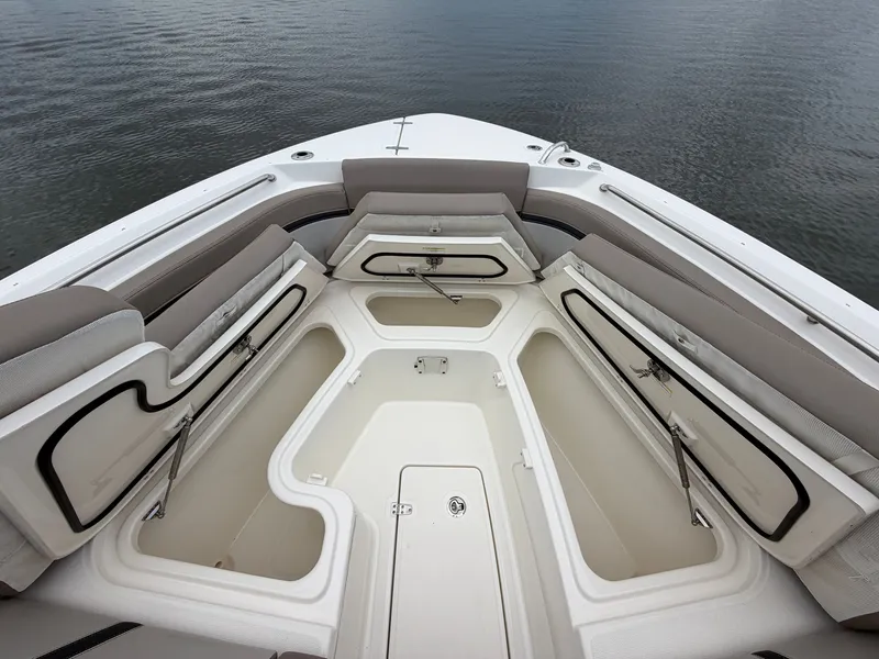 Slide: The Image of Boston Whaler 330 Vantage 2026 - 53