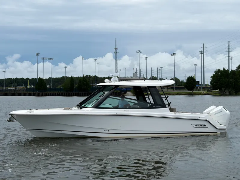 Slide: The Image of Boston Whaler 330 Vantage 2026 - 56