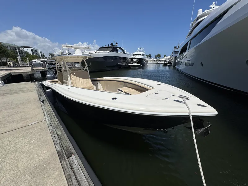 The Image of Yellowfin 36 Offshore 2016 - 0