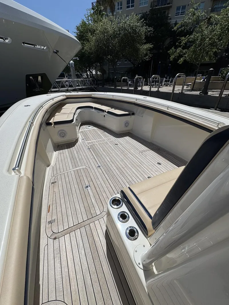 Slide: The Image of Yellowfin 36 Offshore 2016 - 10