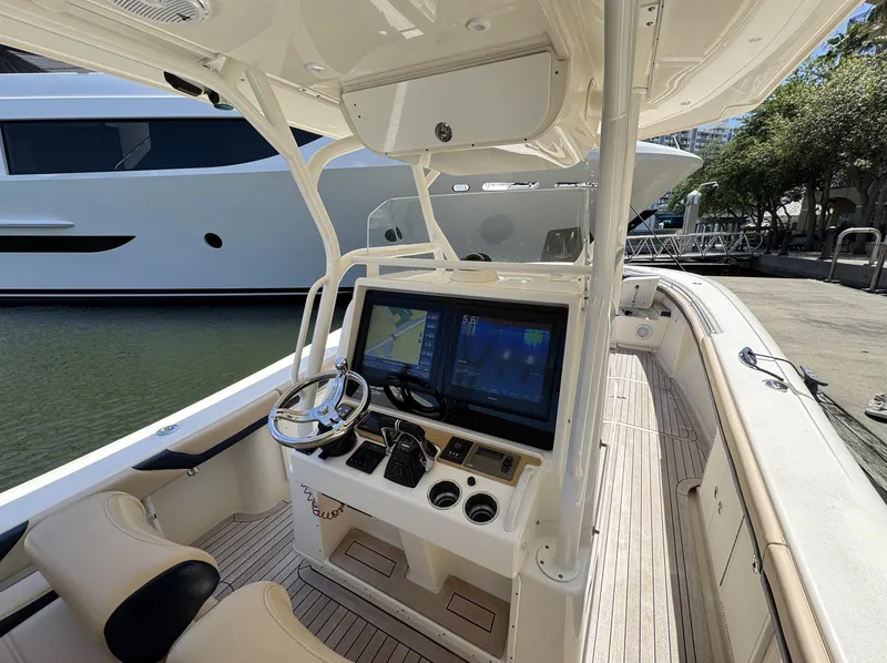 Slide: The Image of Yellowfin 36 Offshore 2016 - 19