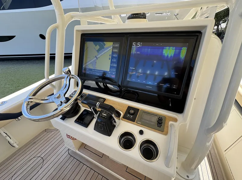 Slide: The Image of Yellowfin 36 Offshore 2016 - 20