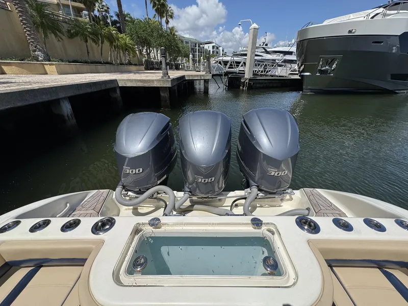 Slide: The Image of Yellowfin 36 Offshore 2016 - 27