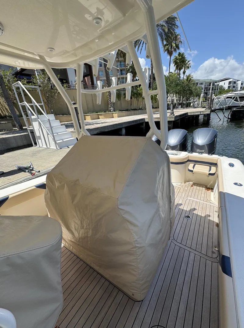 Slide: The Image of Yellowfin 36 Offshore 2016 - 32