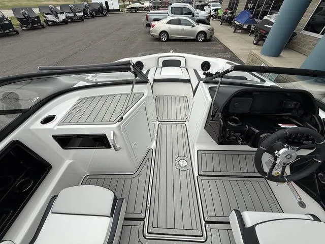 Slide: The Image of Yamaha 195S 2025 - 11