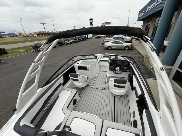 Slide: The Image of Yamaha 195S 2025 - 12