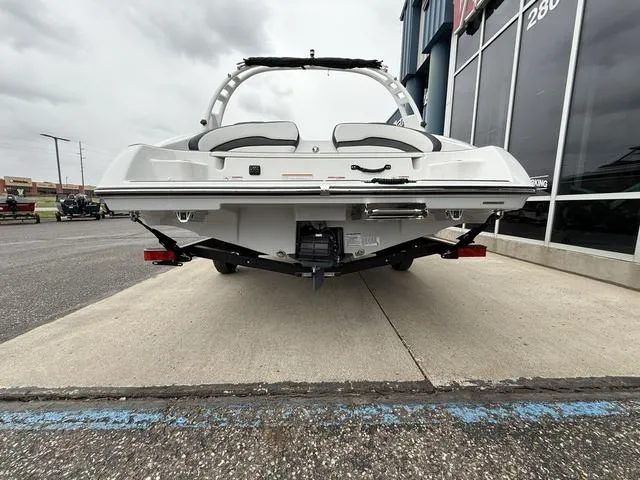 Slide: The Image of Yamaha 195S 2025 - 14