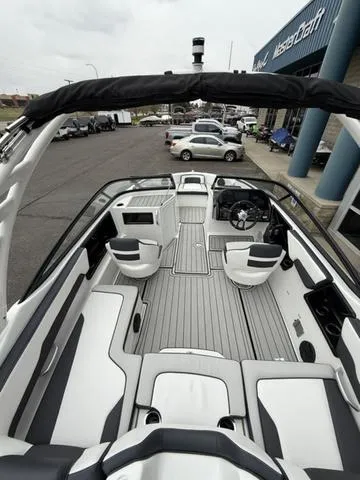 Slide: The Image of Yamaha 195S 2025 - 19