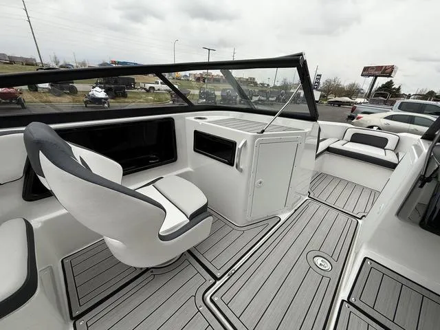 Slide: The Image of Yamaha 195S 2025 - 27