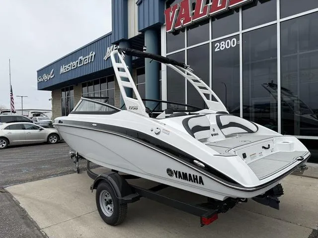 Slide: The Image of Yamaha 195S 2025 - 3