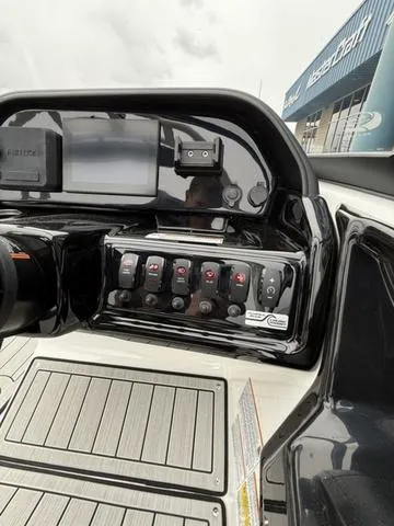 Slide: The Image of Yamaha 195S 2025 - 30