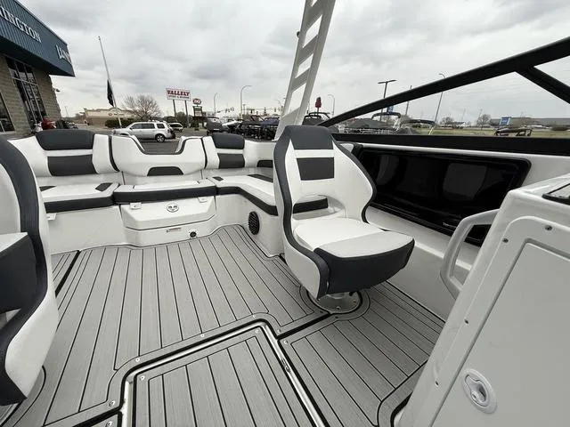 Slide: The Image of Yamaha 195S 2025 - 36