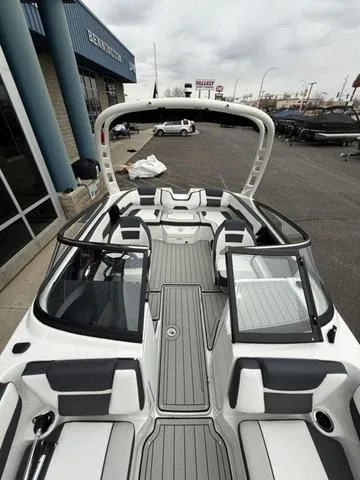 Slide: The Image of Yamaha 195S 2025 - 37