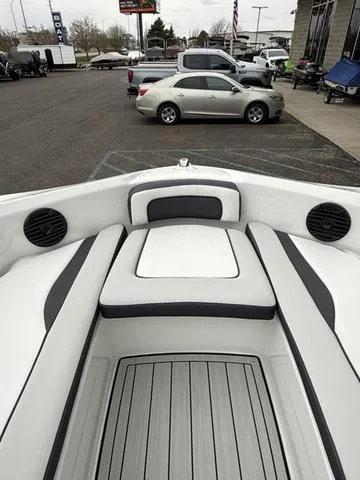 Slide: The Image of Yamaha 195S 2025 - 44