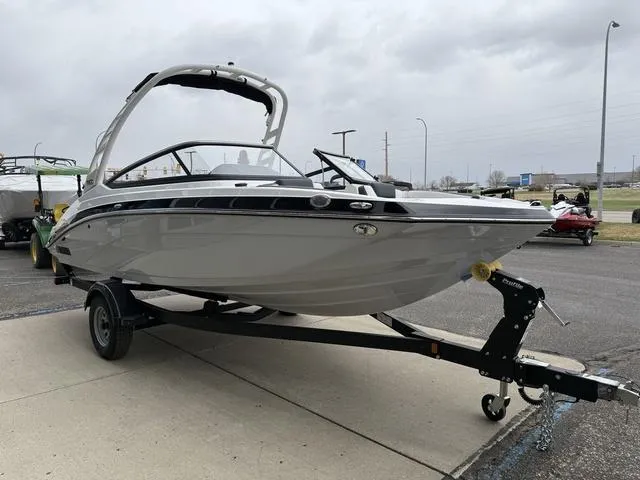 Slide: The Image of Yamaha 195S 2025 - 9