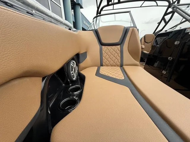 Slide: The Image of Yamaha 255XD 2025 - 19