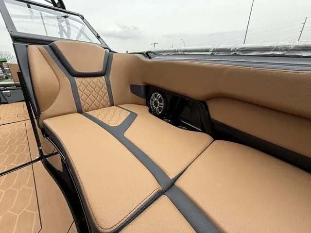 Slide: The Image of Yamaha 255XD 2025 - 20