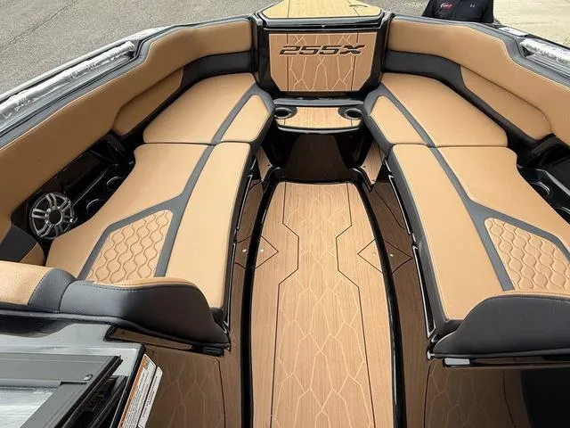 Slide: The Image of Yamaha 255XD 2025 - 22