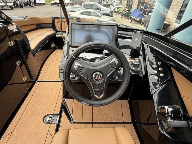 Slide: The Image of Yamaha 255XD 2025 - 30