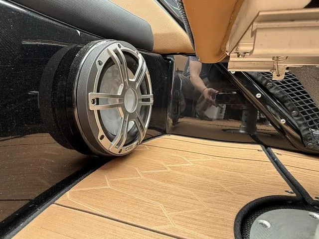 Slide: The Image of Yamaha 255XD 2025 - 35