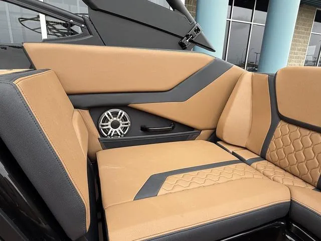 Slide: The Image of Yamaha 255XD 2025 - 39