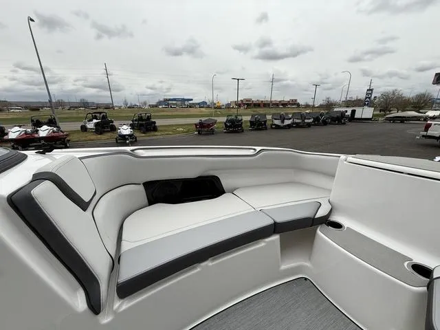 Slide: The Image of Yamaha AR250 2025 - 19