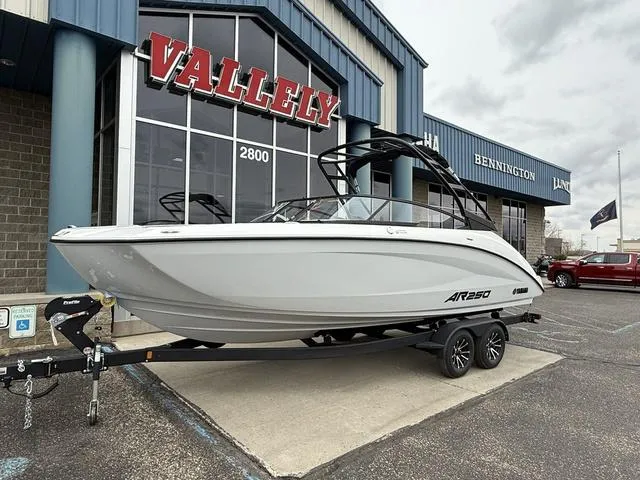 Slide: The Image of Yamaha AR250 2025 - 2