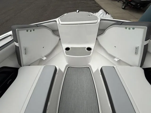 Slide: The Image of Yamaha AR250 2025 - 24