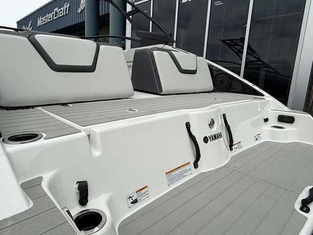 Slide: The Image of Yamaha AR250 2025 - 8