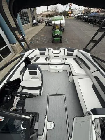 Slide: The Image of Yamaha AR195 2025 - 10