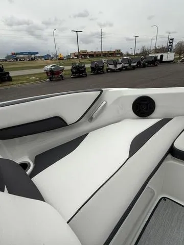 Slide: The Image of Yamaha AR195 2025 - 14