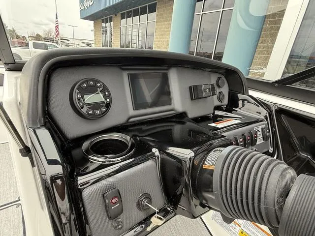 Slide: The Image of Yamaha AR195 2025 - 24