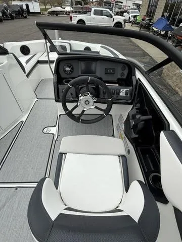 Slide: The Image of Yamaha AR195 2025 - 25